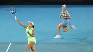 十三水里的“五对三条”：这种罕见牌型在实战中的防御力评估。（十三水“五对三条”：罕见牌型的实战防守力解析）