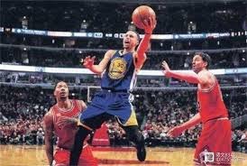 [CBA]贺希宁中路强突 强对抗后高打板命中